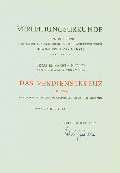 Urkunde: Bundesverdienstkreuz an Lisa Fittko