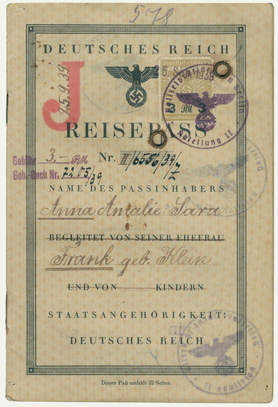 Reisepass von Anna Frank-Klein
